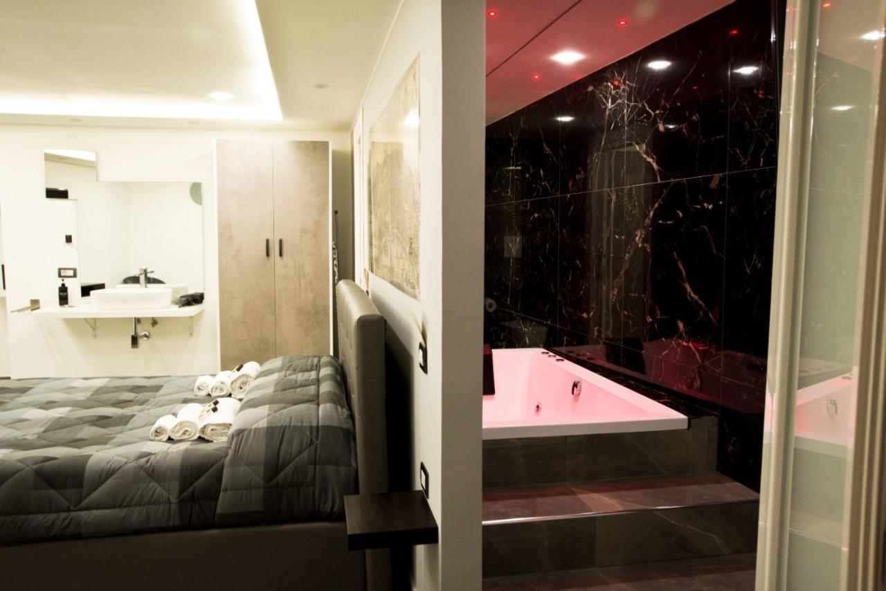 Suite Napoli Sotterranea Con Vasca Idromassaggio Экстерьер фото